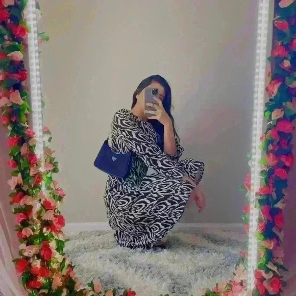 Attlas Midi Long Sleeve Dress in Black - Picture 3 of 7